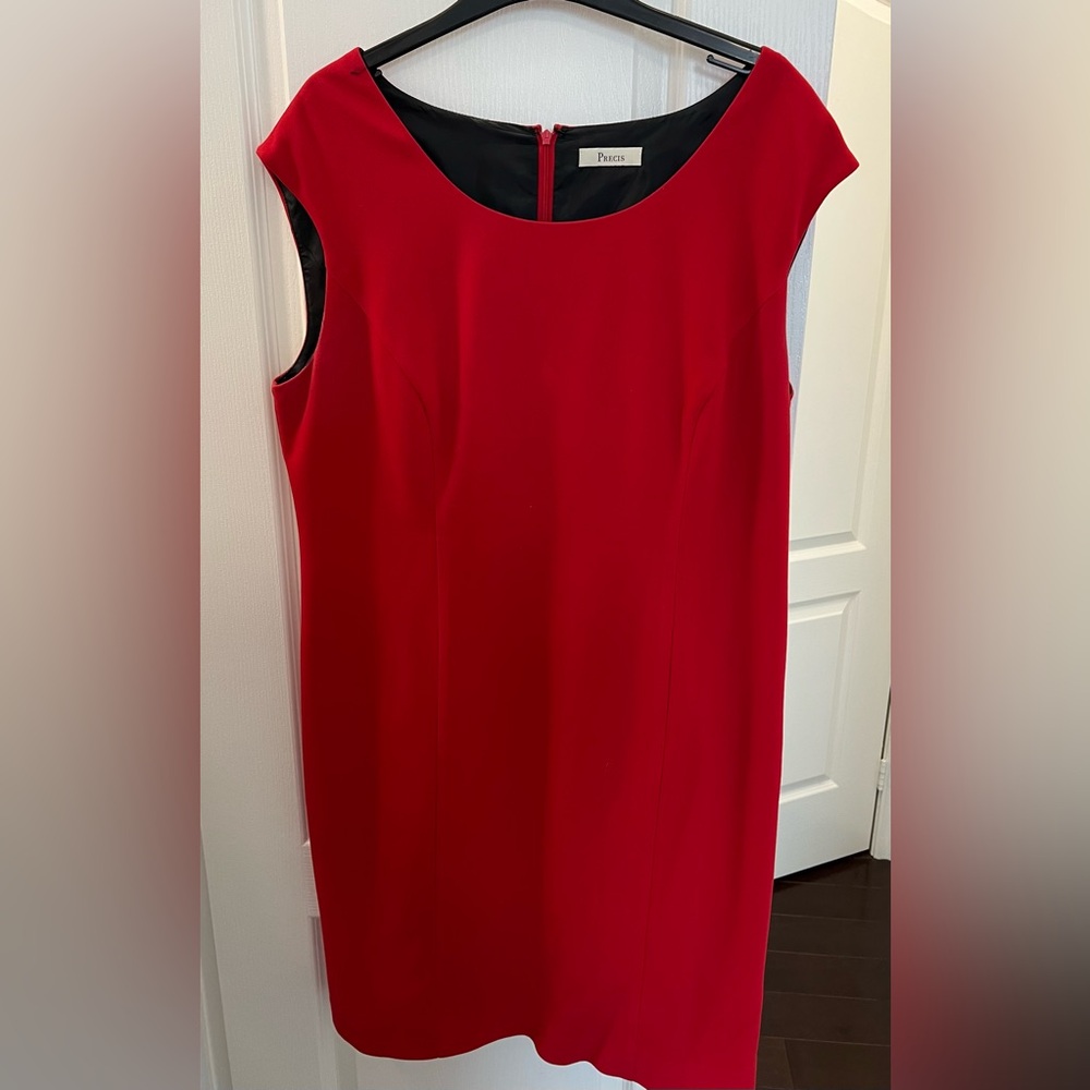 PRECIS women’s dress. Size 16. Elegant and flattering. Below the knee. Chic!